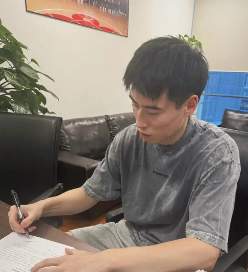 完成续约, 年顶薪续约